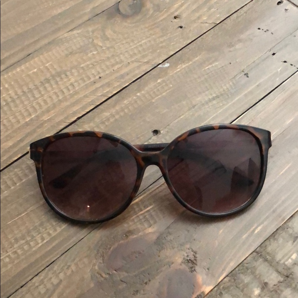 Tortoise brown sunglasses